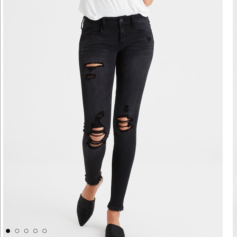 AMERICAN EAGLE RIPPED JEANS